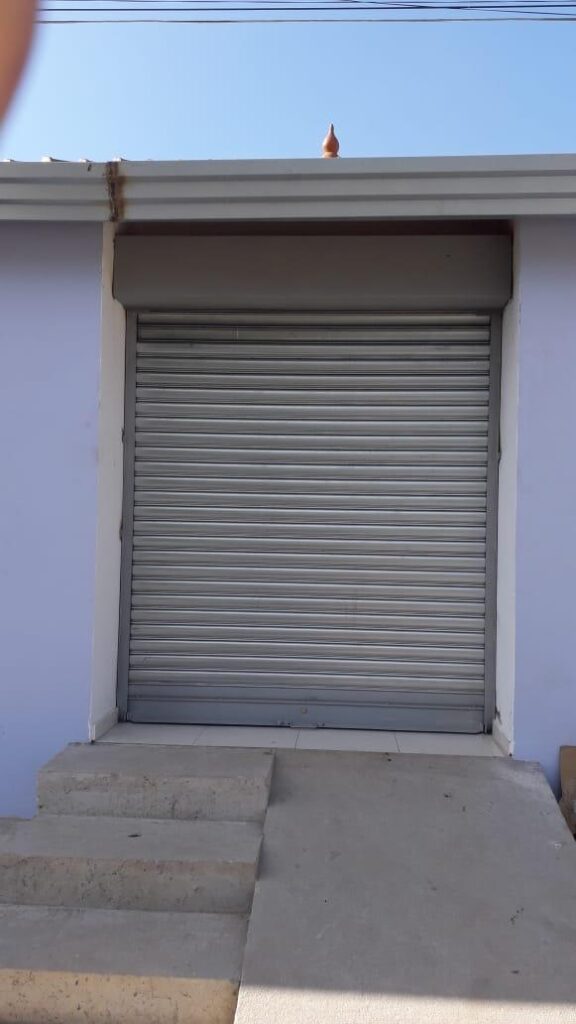 Puerta Modelo Cerrada Galvanizada — Herrería Santiago Panamá