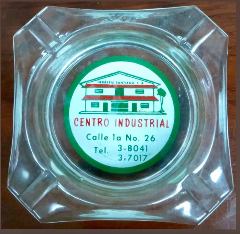 Cenicero Primer Edificio de Herrería Santiago Panamá